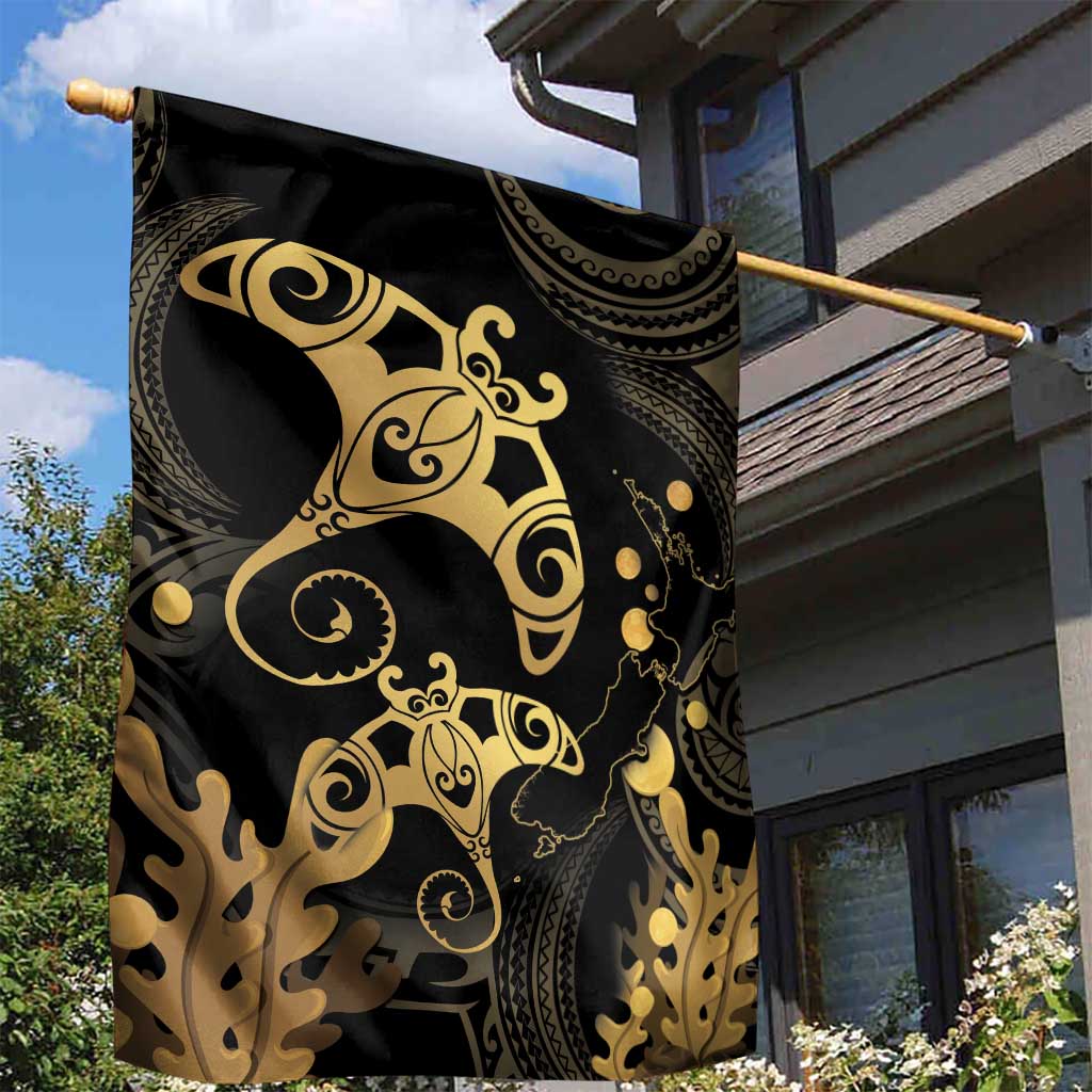 Black And Gold Aotearoa Whai Garden Flag NZ Stingrays Maori Curves Style - Vibe Hoodie Shop