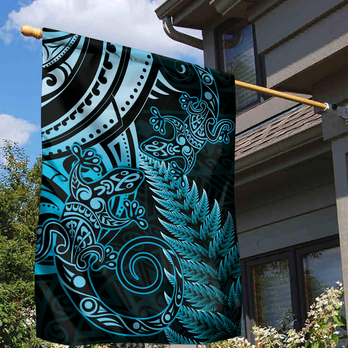 New Zealand Lizard Garden Flag Silver Fern Aotearoa Maori Blue Version - Vibe Hoodie Shop