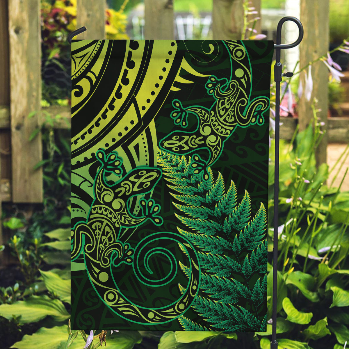 New Zealand Lizard Garden Flag Silver Fern Aotearoa Maori Green Version - Vibe Hoodie Shop