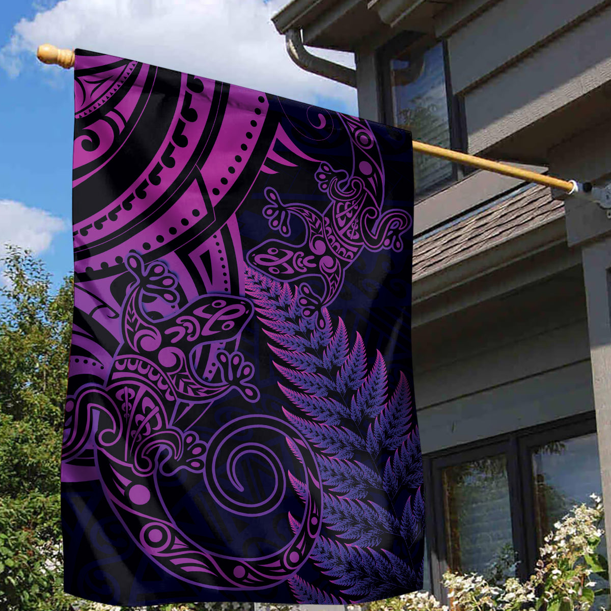 New Zealand Lizard Garden Flag Silver Fern Aotearoa Maori Purple Version - Vibe Hoodie Shop