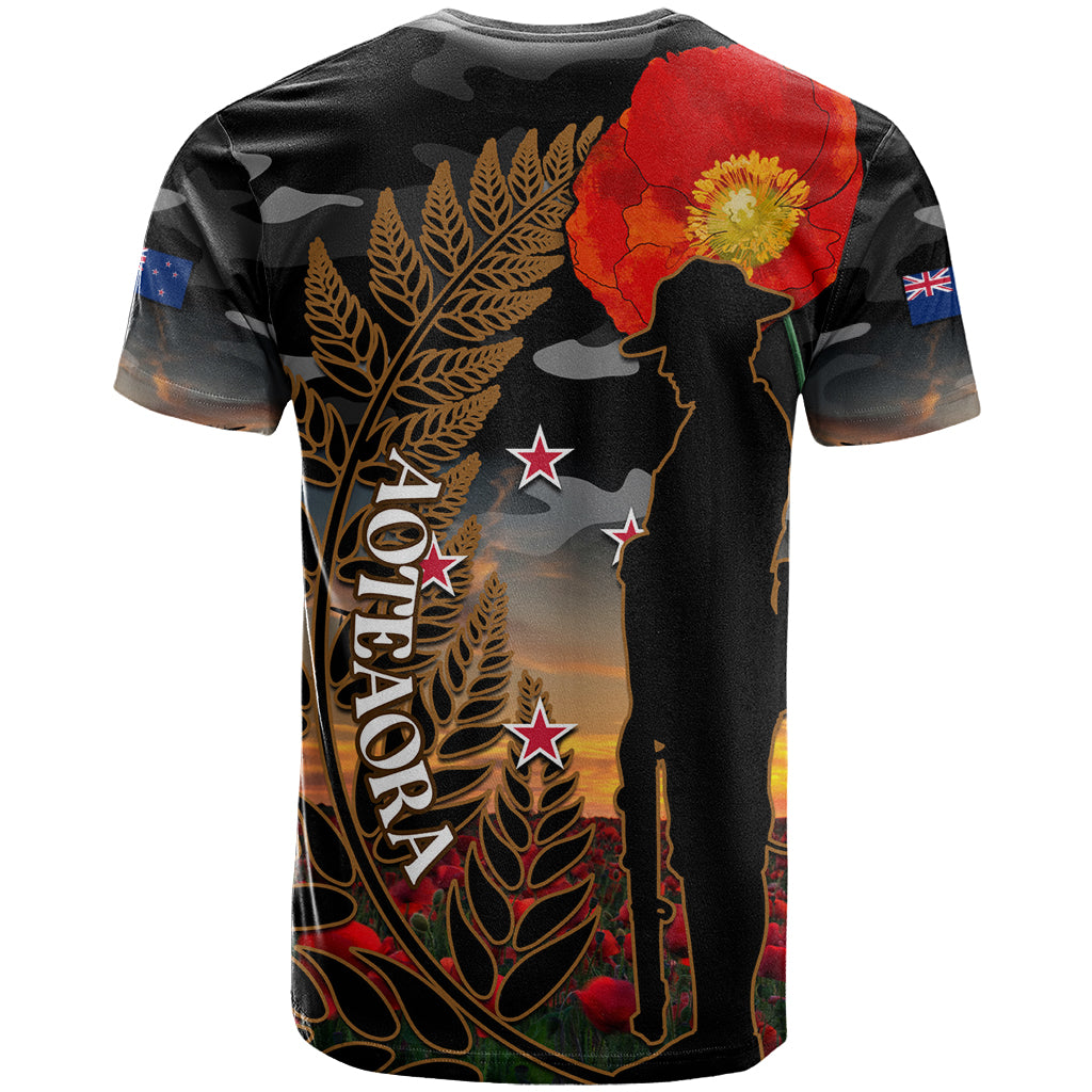 New Zealand ANZAC Day T Shirt Lest We Forget Silver Fern With Camouflage - Vibe Hoodie Shop