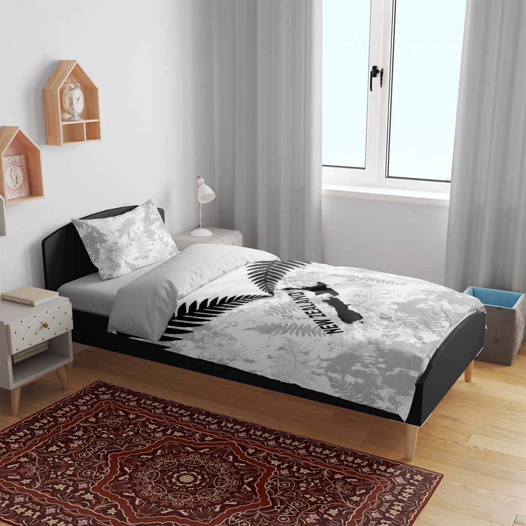 Custom New Zealand Silver Fern Football Bedding Set Go Aotearoa Grunge White - Vibe Hoodie