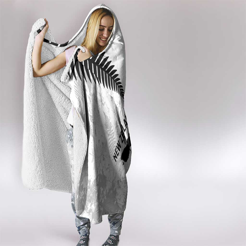 Custom New Zealand Silver Fern Football Hooded Blanket Go Aotearoa Grunge White - Vibe Hoodie