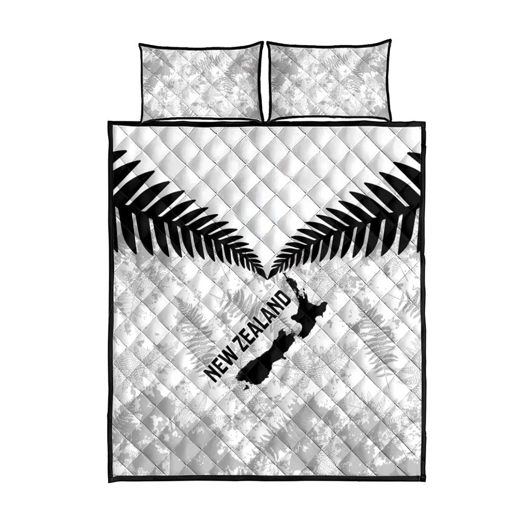 Custom New Zealand Silver Fern Football Quilt Bed Set Go Aotearoa Grunge White - Vibe Hoodie