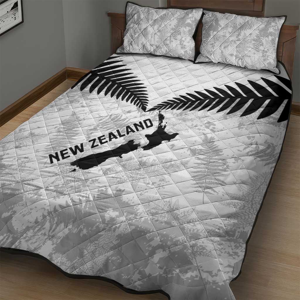 Custom New Zealand Silver Fern Football Quilt Bed Set Go Aotearoa Grunge White - Vibe Hoodie