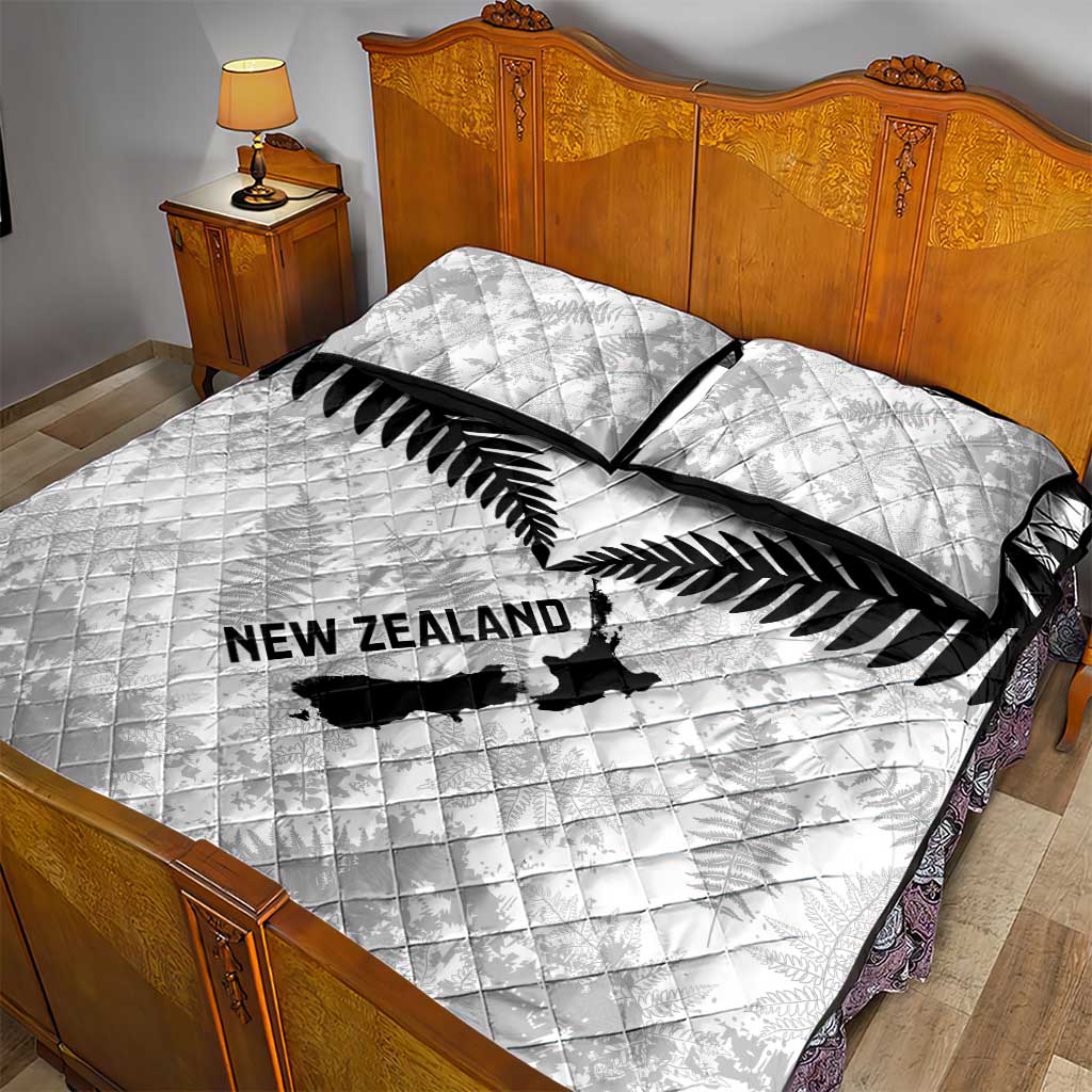 Custom New Zealand Silver Fern Football Quilt Bed Set Go Aotearoa Grunge White - Vibe Hoodie