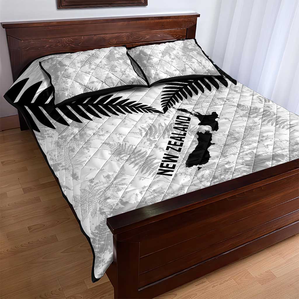 Custom New Zealand Silver Fern Football Quilt Bed Set Go Aotearoa Grunge White - Vibe Hoodie