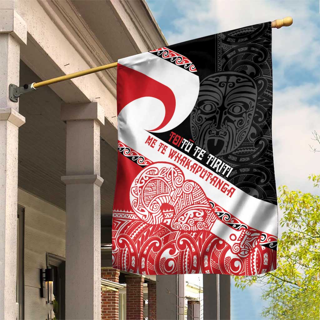 Toitu Te Tiriti Me Te Whakaputanga Garden Flag Maori Wahaika With Haka Face - Vibe Hoodie Shop