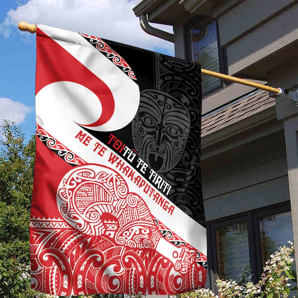Toitu Te Tiriti Me Te Whakaputanga Garden Flag Maori Wahaika With Haka Face - Vibe Hoodie Shop