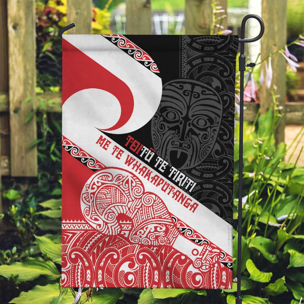 Toitu Te Tiriti Me Te Whakaputanga Garden Flag Maori Wahaika With Haka Face - Vibe Hoodie Shop