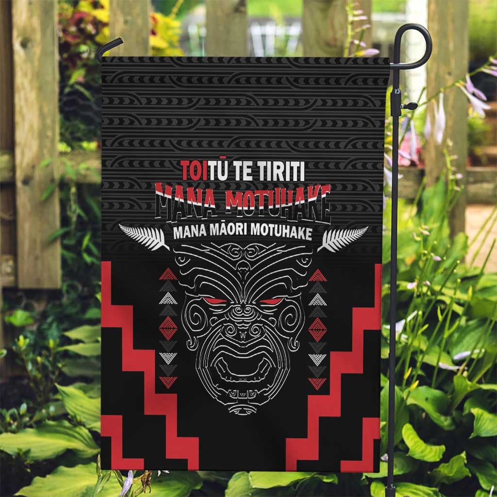 Toitu Te Tiriti Mana Maori Motuhake Garden Flag Aotearoa Haka Face Mix Poutama Art - Vibe Hoodie Shop