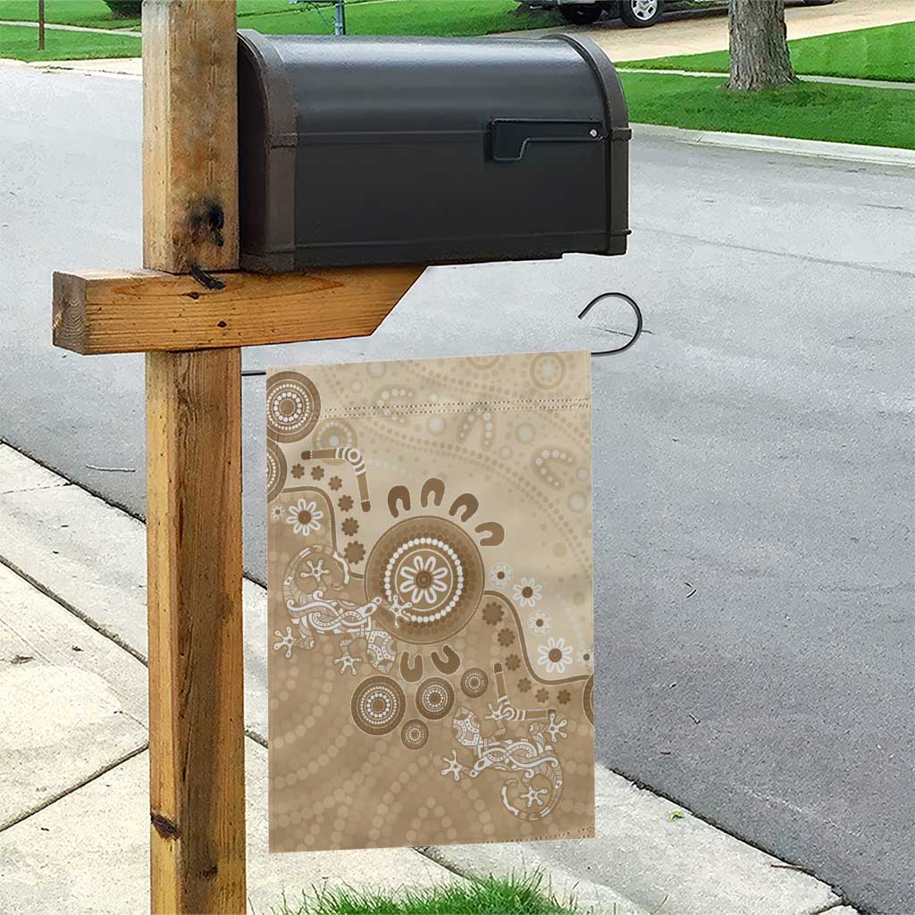 Beige Lizards Australia Garden Flag Boomerang Indigenous Art - Vibe Hoodie