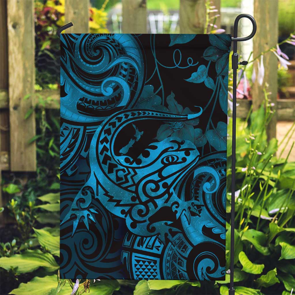 New Zealand Tuatara Garden Flag Aotearoa Maori Clematis Flowers - Blue - Vibe Hoodie Shop