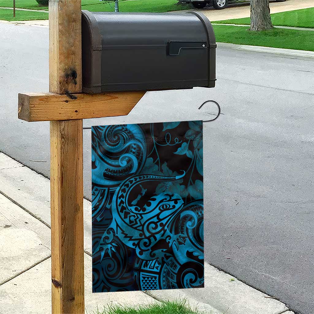 New Zealand Tuatara Garden Flag Aotearoa Maori Clematis Flowers - Blue - Vibe Hoodie Shop