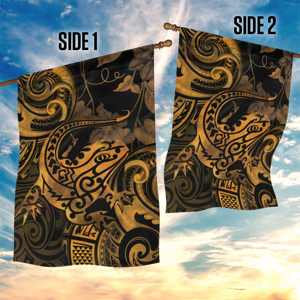 New Zealand Tuatara Garden Flag Aotearoa Maori Clematis Flowers - Gold - Vibe Hoodie Shop