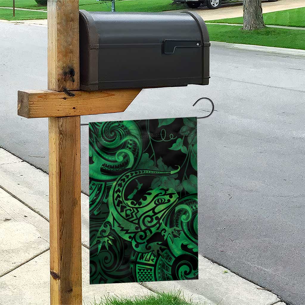 New Zealand Tuatara Garden Flag Aotearoa Maori Clematis Flowers - Green - Vibe Hoodie Shop