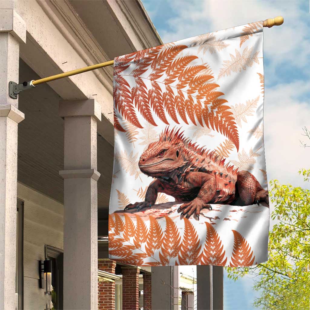 Red New Zealand Tuatara Garden Flag Aotearoa Sphenodon Punctatus Silver Fern - Vibe Hoodie Shop
