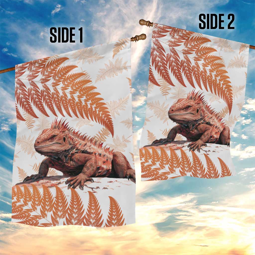 Red New Zealand Tuatara Garden Flag Aotearoa Sphenodon Punctatus Silver Fern - Vibe Hoodie Shop