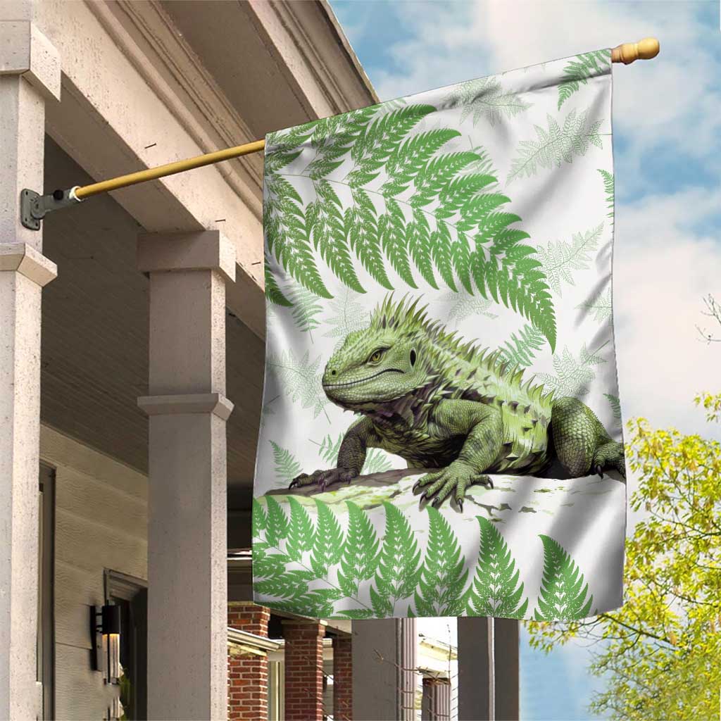 Green New Zealand Tuatara Garden Flag Aotearoa Sphenodon Punctatus Silver Fern - Vibe Hoodie Shop