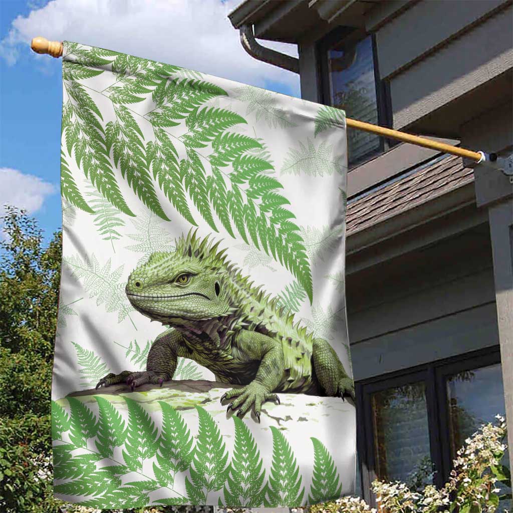 Green New Zealand Tuatara Garden Flag Aotearoa Sphenodon Punctatus Silver Fern - Vibe Hoodie Shop