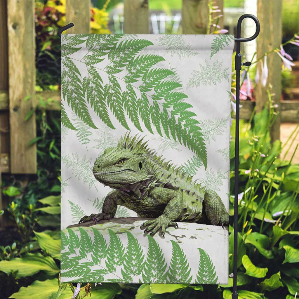 Green New Zealand Tuatara Garden Flag Aotearoa Sphenodon Punctatus Silver Fern - Vibe Hoodie Shop
