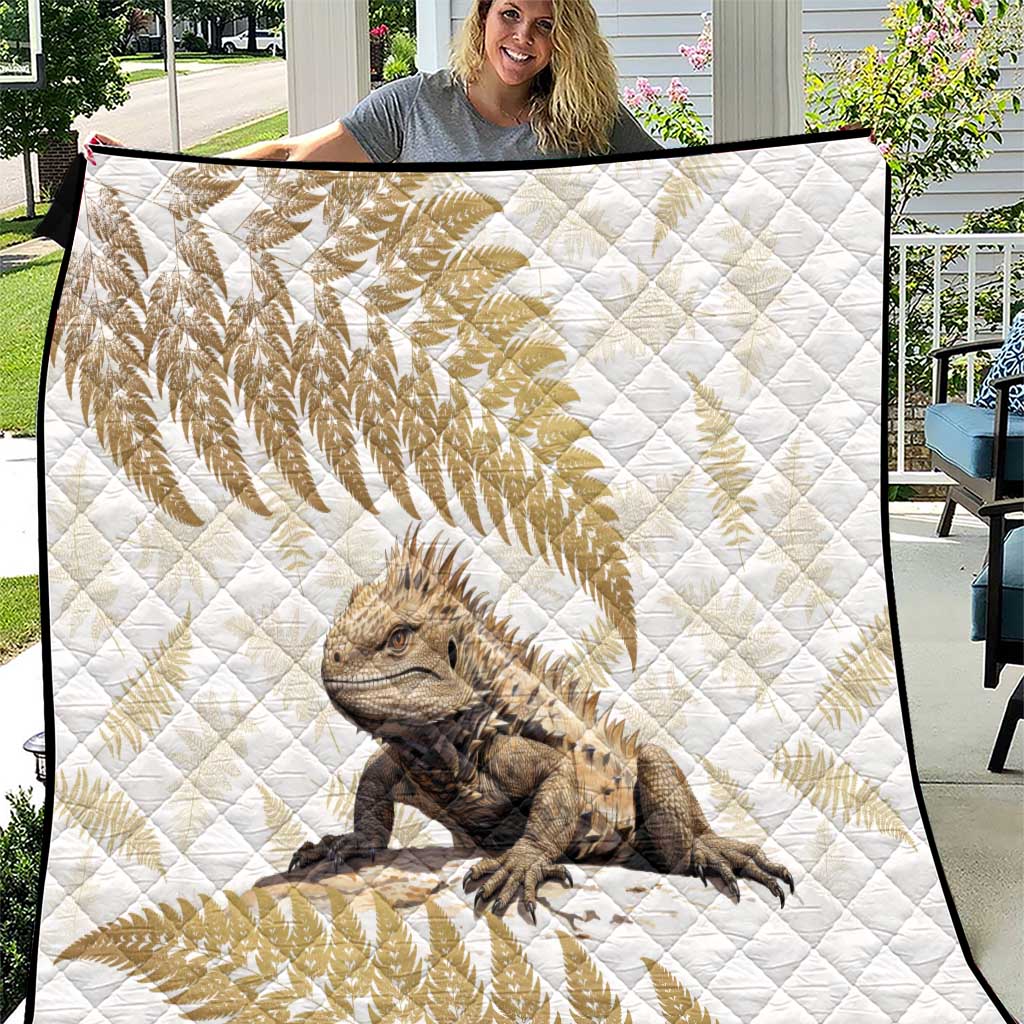 Gold New Zealand Tuatara Quilt Aotearoa Sphenodon Punctatus Silver Fern - Vibe Hoodie Shop