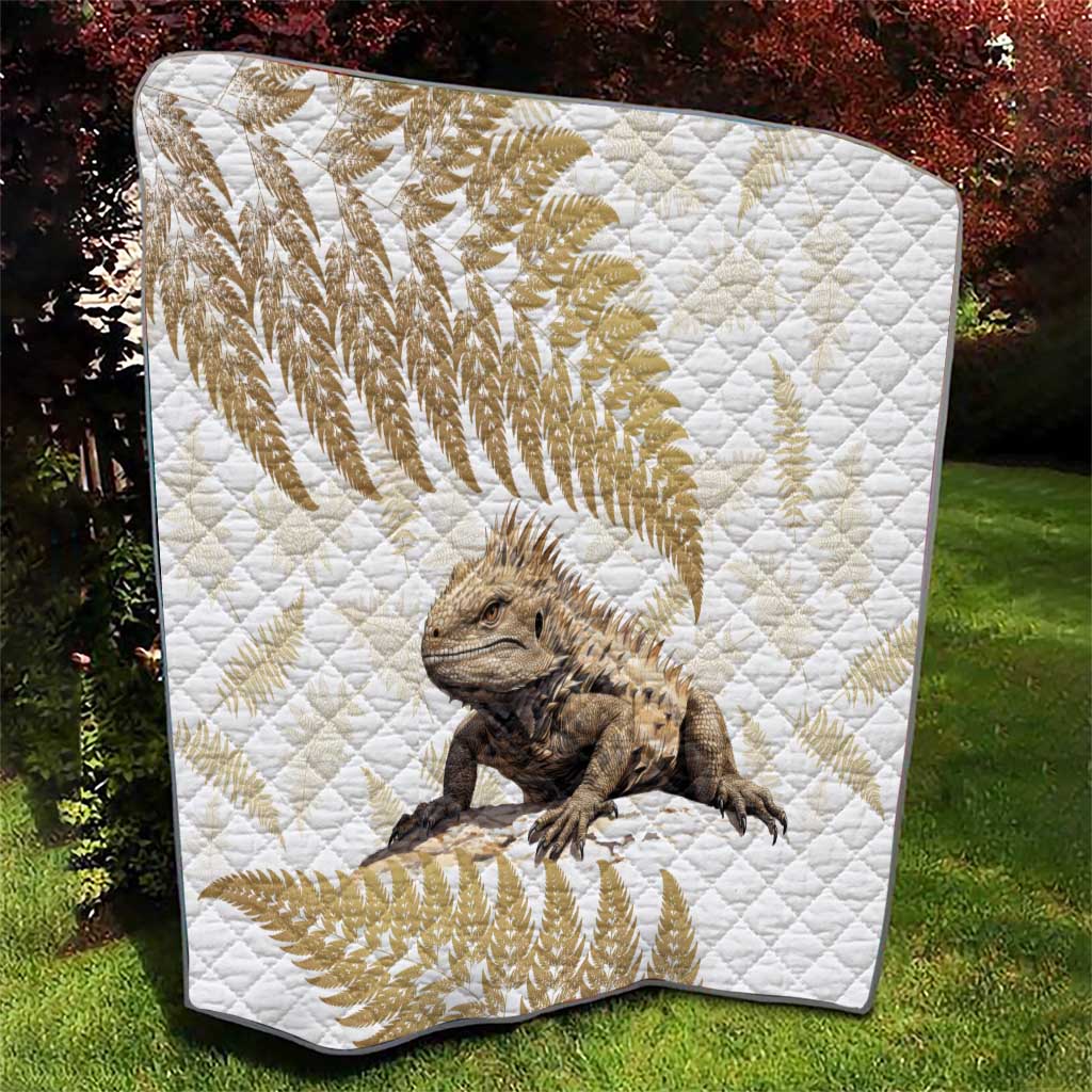 Gold New Zealand Tuatara Quilt Aotearoa Sphenodon Punctatus Silver Fern - Vibe Hoodie Shop