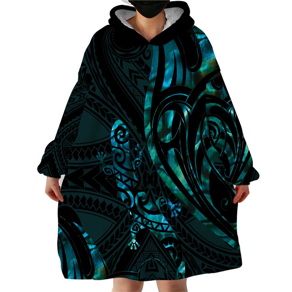 New Zealand Skink Wearable Blanket Hoodie Aotearoa Maori Mix Paua Shell - Vibe Hoodie Shop