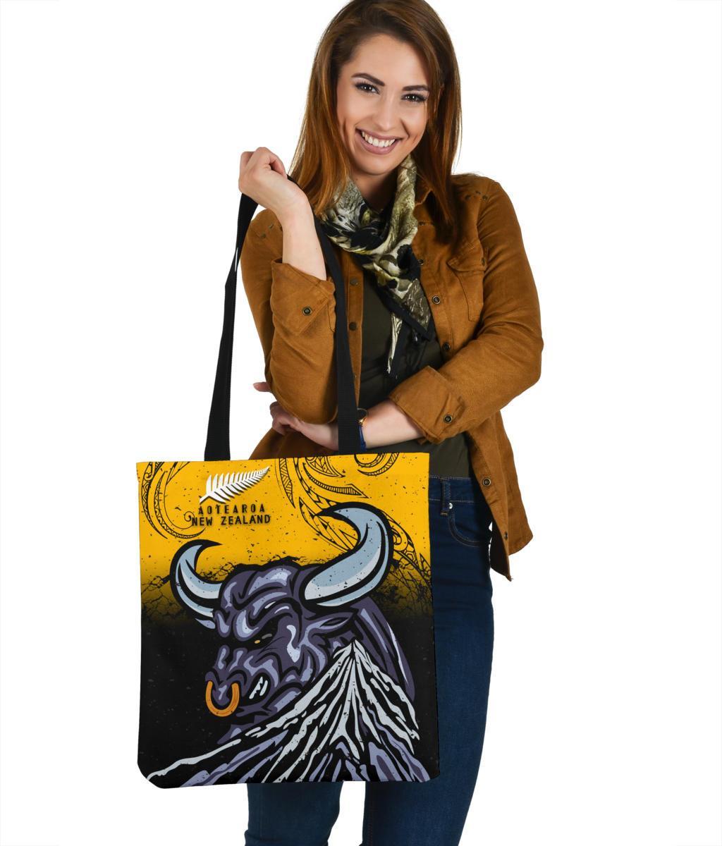 new-zealand-maori-tote-bag-taranaki-bull