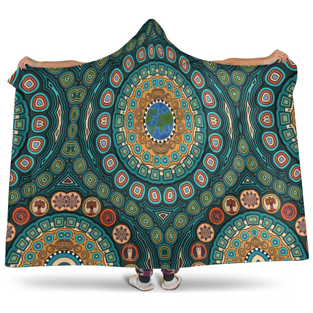 hooded-blanket-aboriginal-green-dot-painting-with-earth