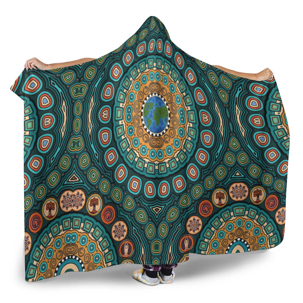 hooded-blanket-aboriginal-green-dot-painting-with-earth