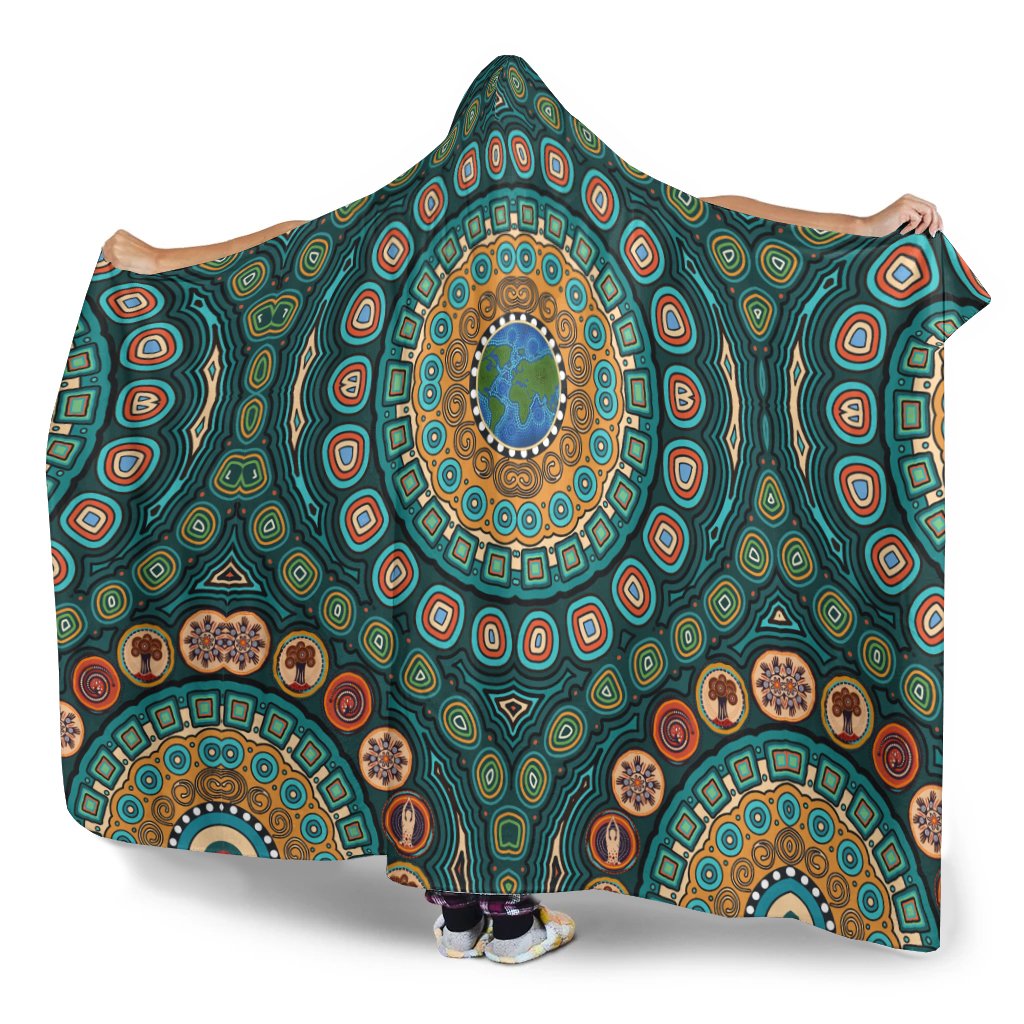 hooded-blanket-aboriginal-green-dot-painting-with-earth