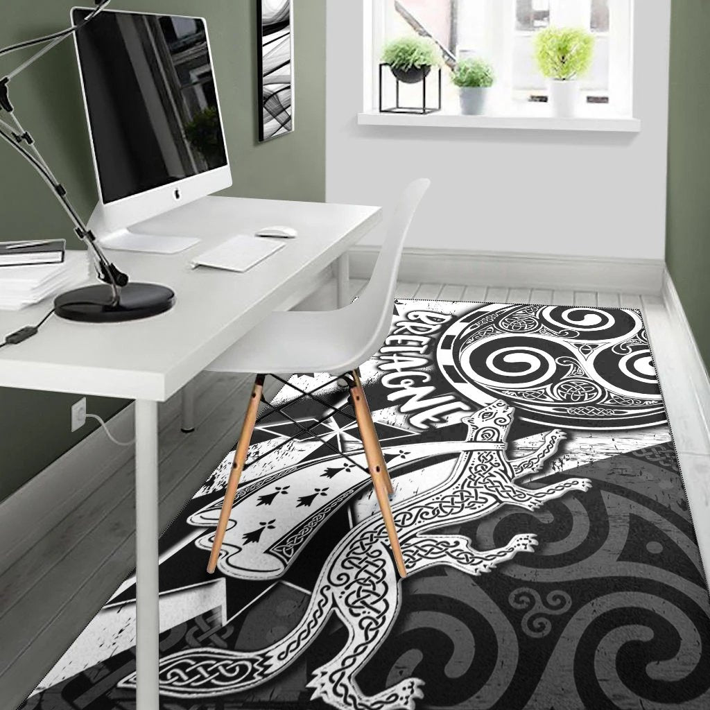 Bretagne Area Rug - Brittany Ermine With Celtic Triskelion V2 - Vibe Hoodie Shop