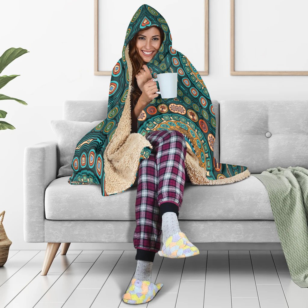 hooded-blanket-aboriginal-green-dot-painting-with-earth