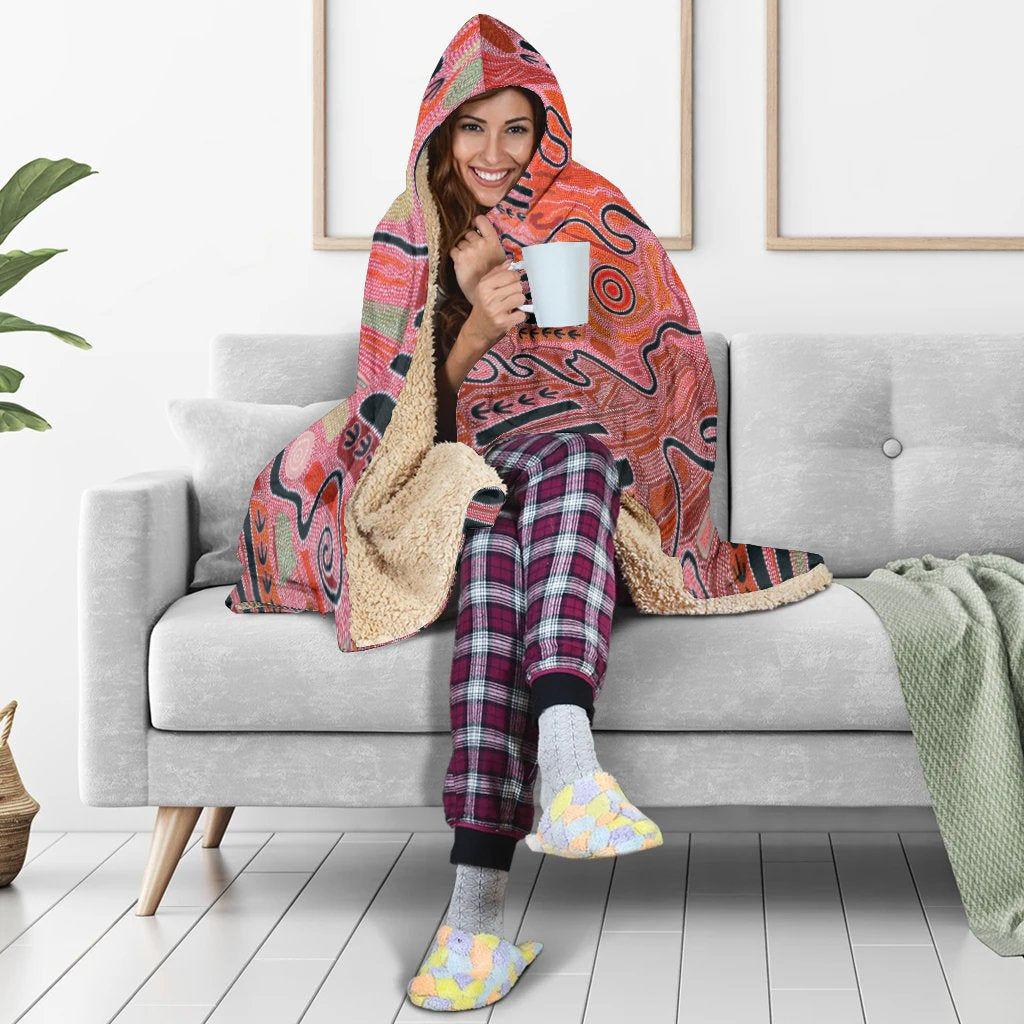 aboriginal-hooded-blanket-indigenous-footprint-landscape
