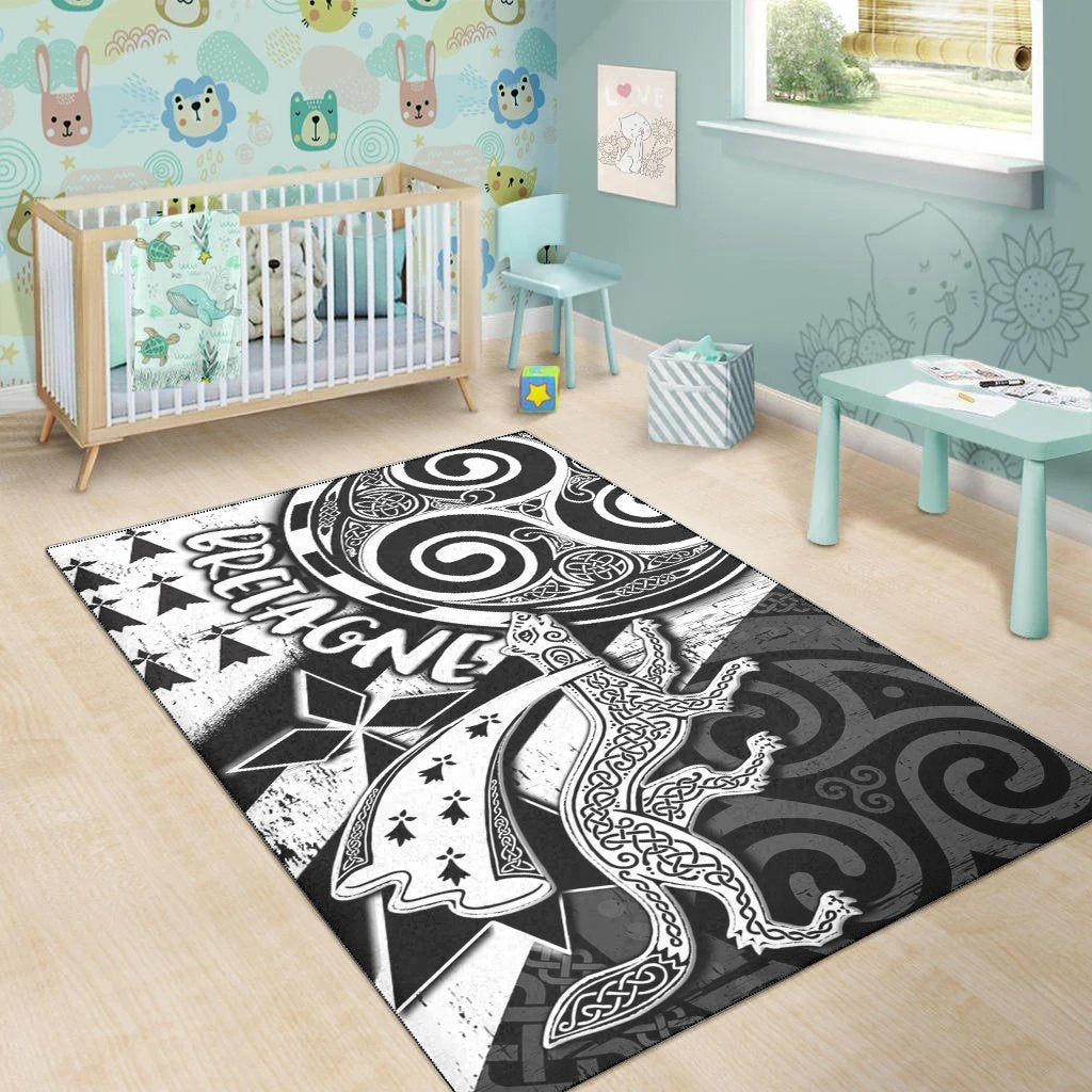 Bretagne Area Rug - Brittany Ermine With Celtic Triskelion V2 - Vibe Hoodie Shop