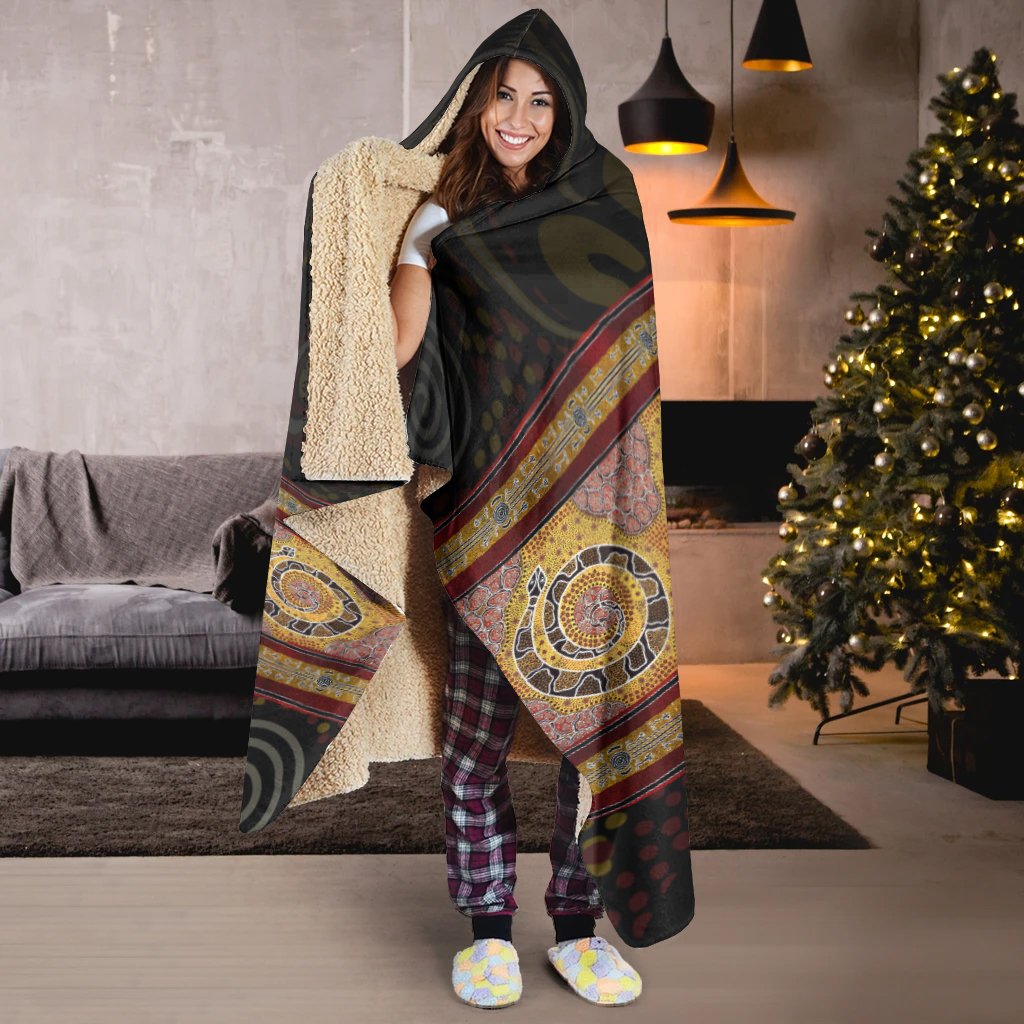 aboriginal-hooded-blanket-snake-dot-panting-art