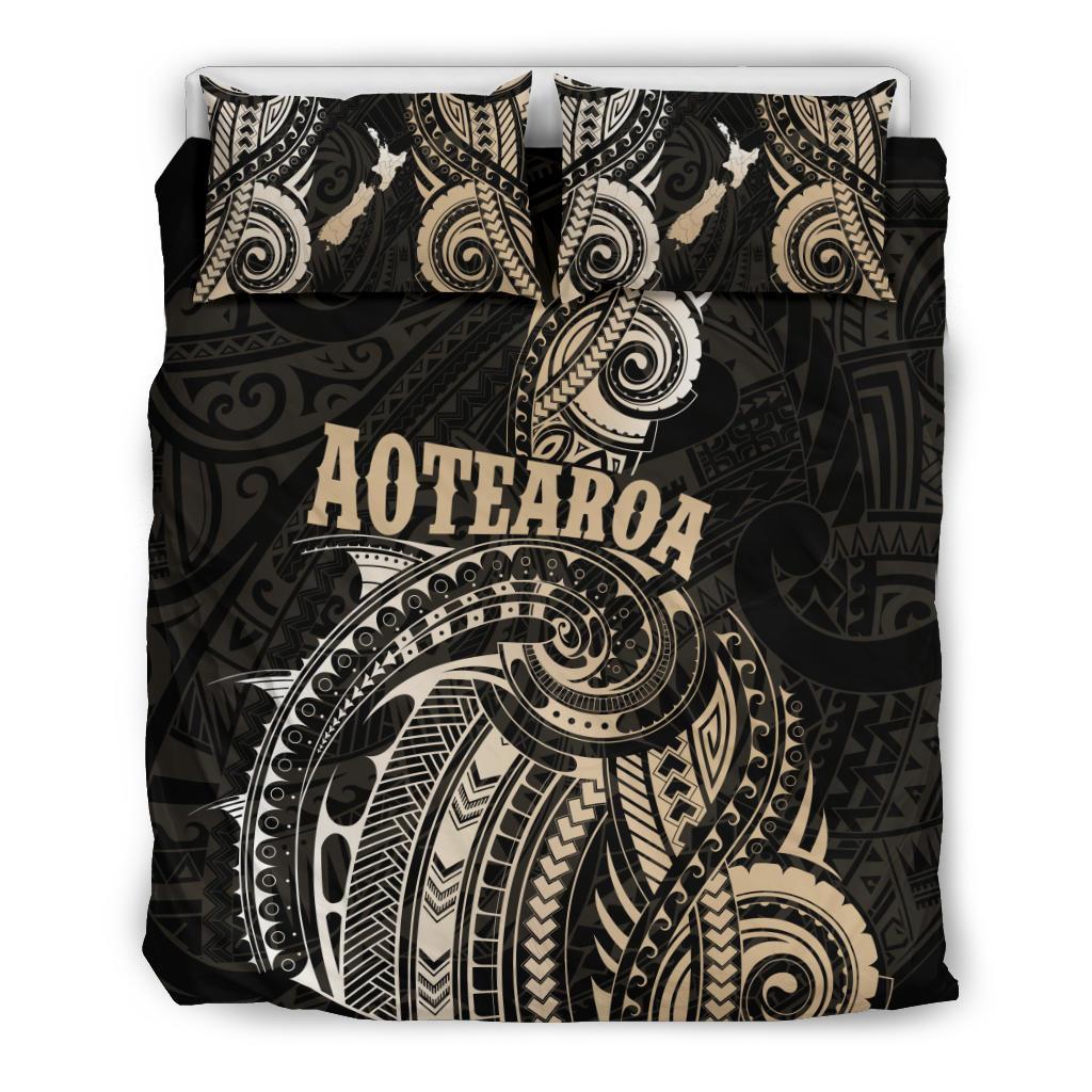 Maori Tattoo With Map New Zealand Bedding Set - Vibe Hoodie Shop