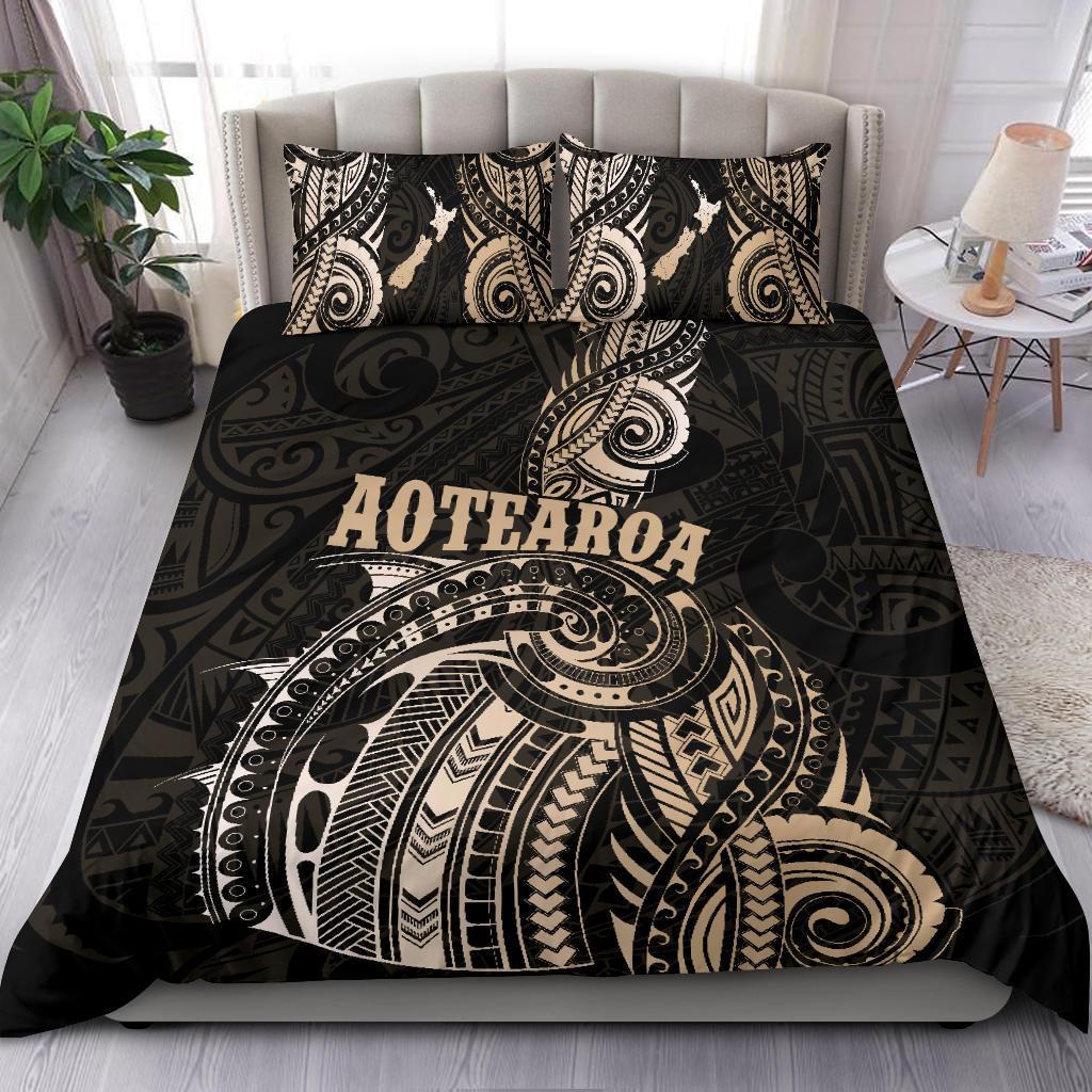 Maori Tattoo With Map New Zealand Bedding Set - Vibe Hoodie Shop