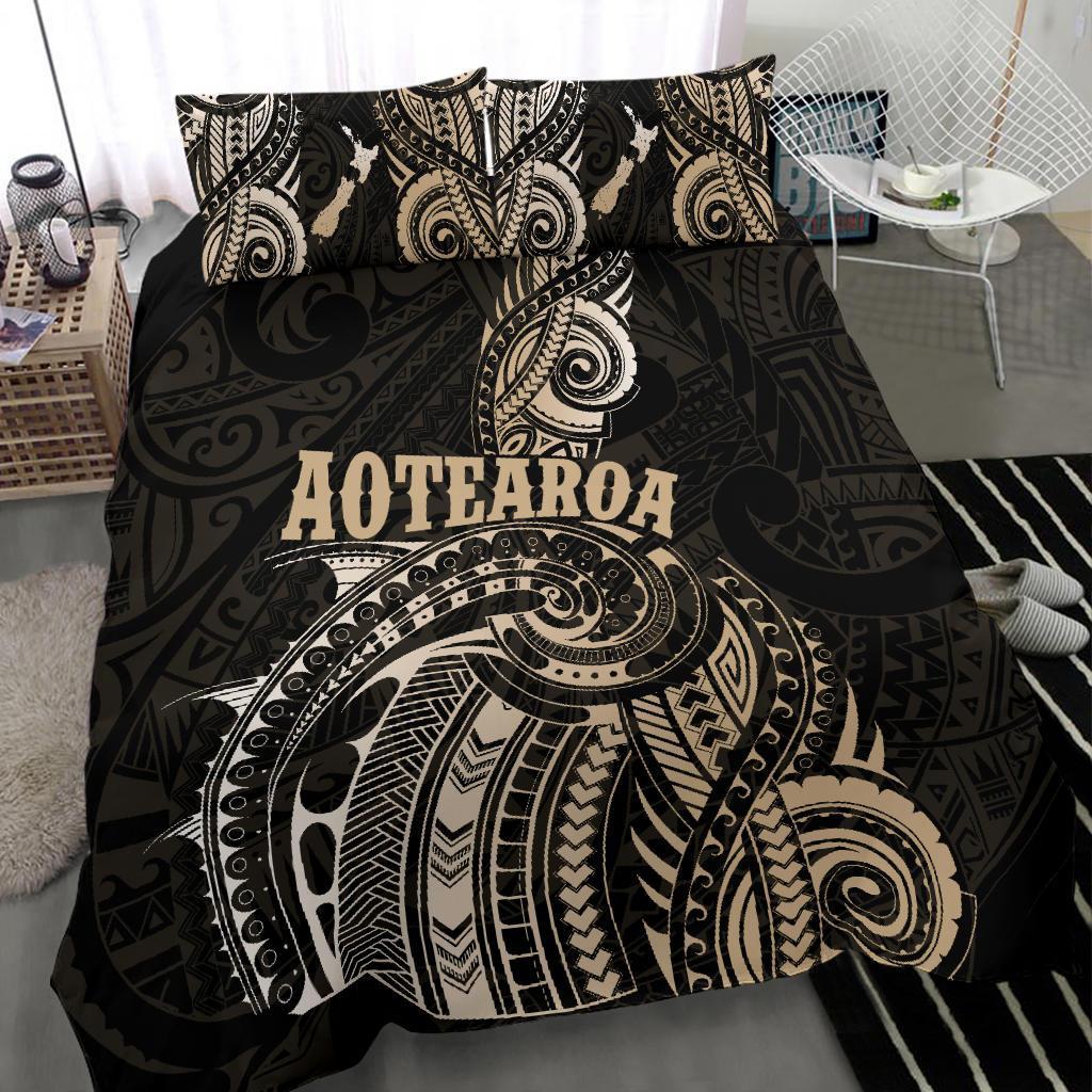 Maori Tattoo With Map New Zealand Bedding Set - Vibe Hoodie Shop