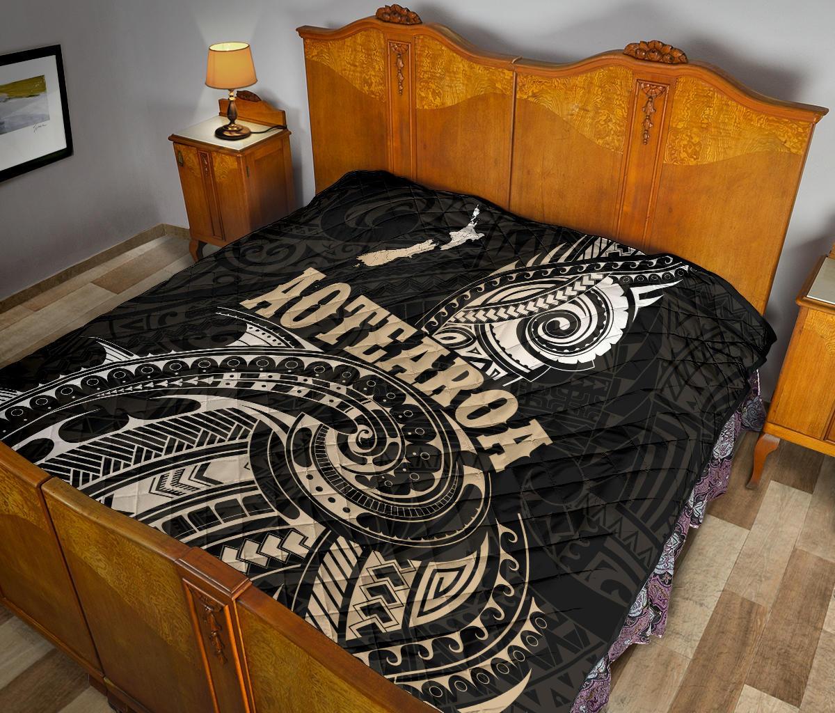 Maori Tattoo With Map New Zealand Premium Quilt - Vibe Hoodie Shop