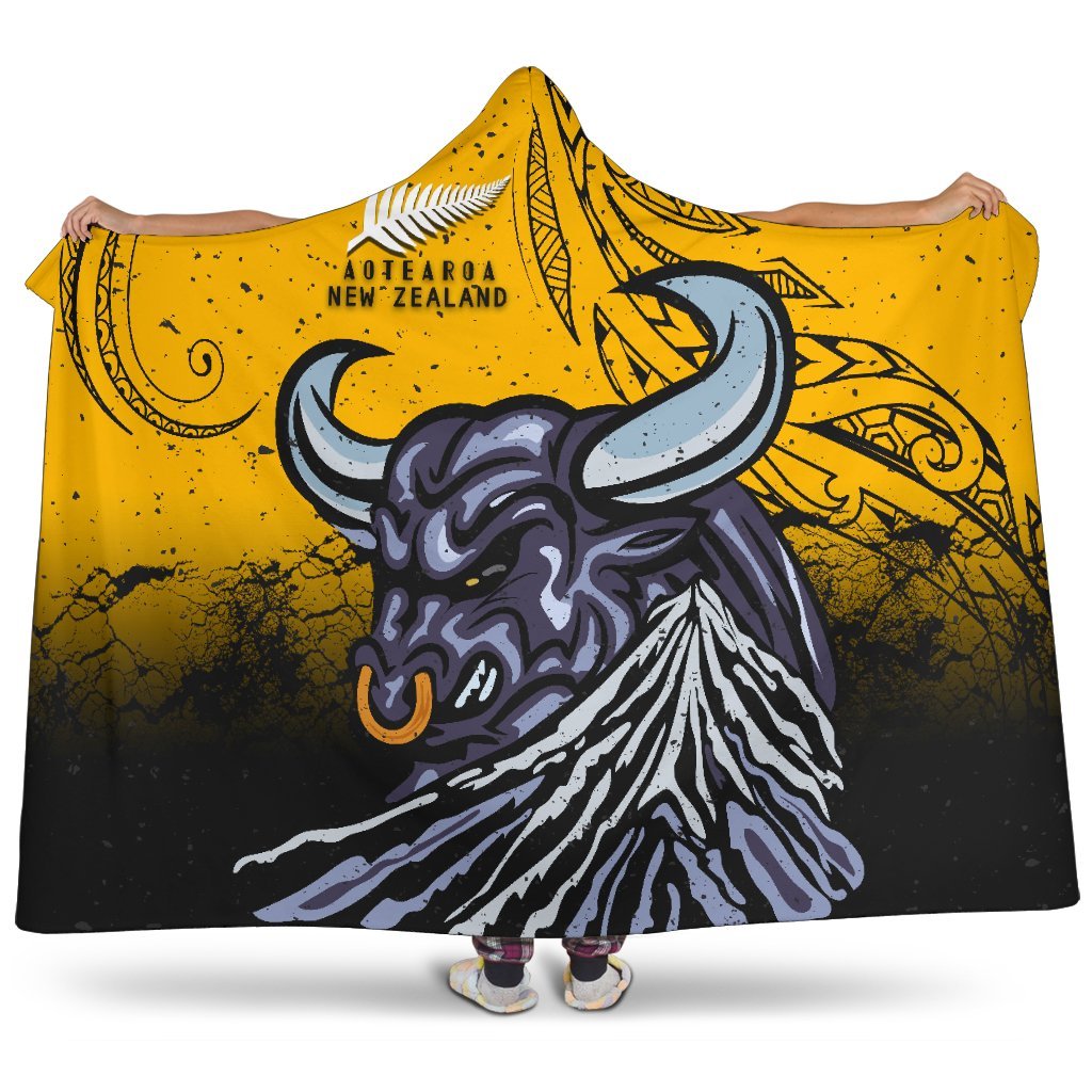 new-zealand-maori-hooded-blanket-taranaki-bull