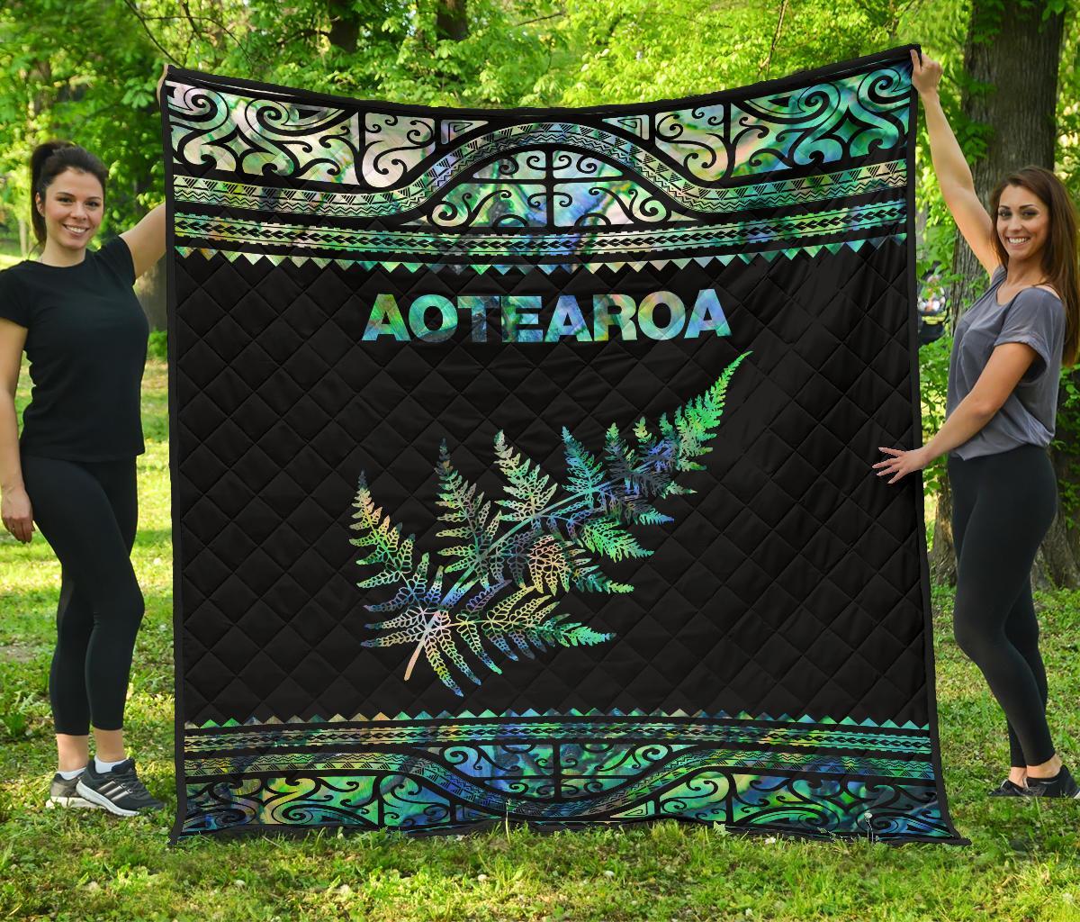 Aotearoa New Zealand Maori Premium Quilt Silver Fern - Paua Shell - Vibe Hoodie Shop