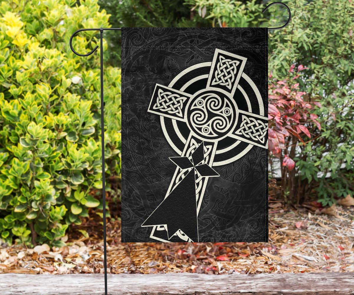 Brittany Celtic Flag - Celtic Cross and Stoat Ermine Skew Style - Vibe Hoodie Shop