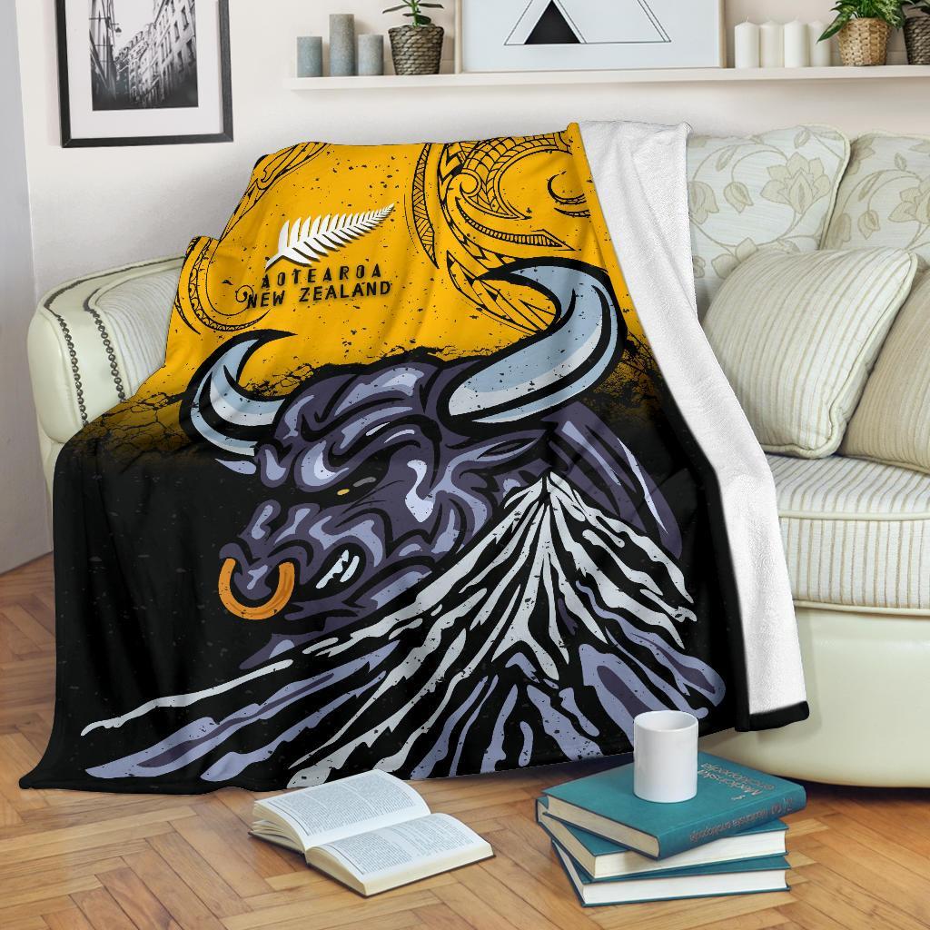 New Zealand Maori Premium Blanket Taranaki Bull - Vibe Hoodie Shop