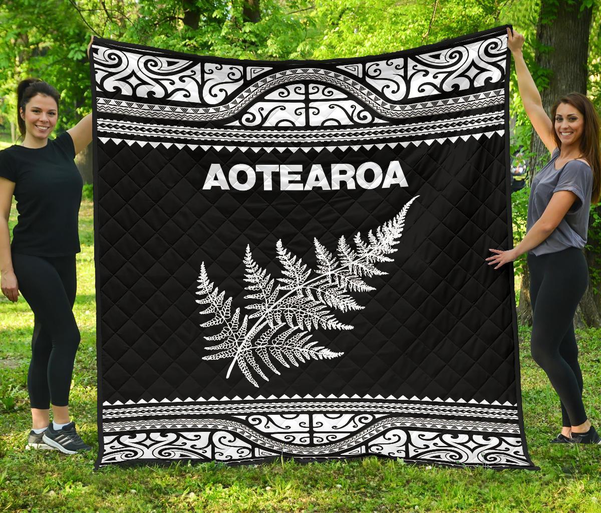 Aotearoa New Zealand Maori Premium Quilt Silver Fern - White - Vibe Hoodie Shop