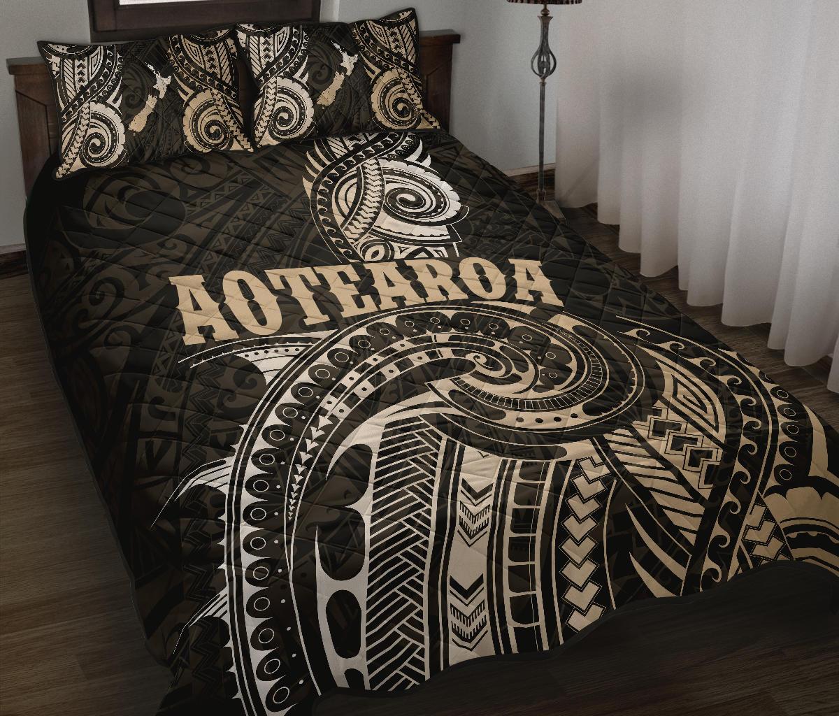 Maori Tattoo With Map New Zealand Quilt Bed Set - Vibe Hoodie Shop