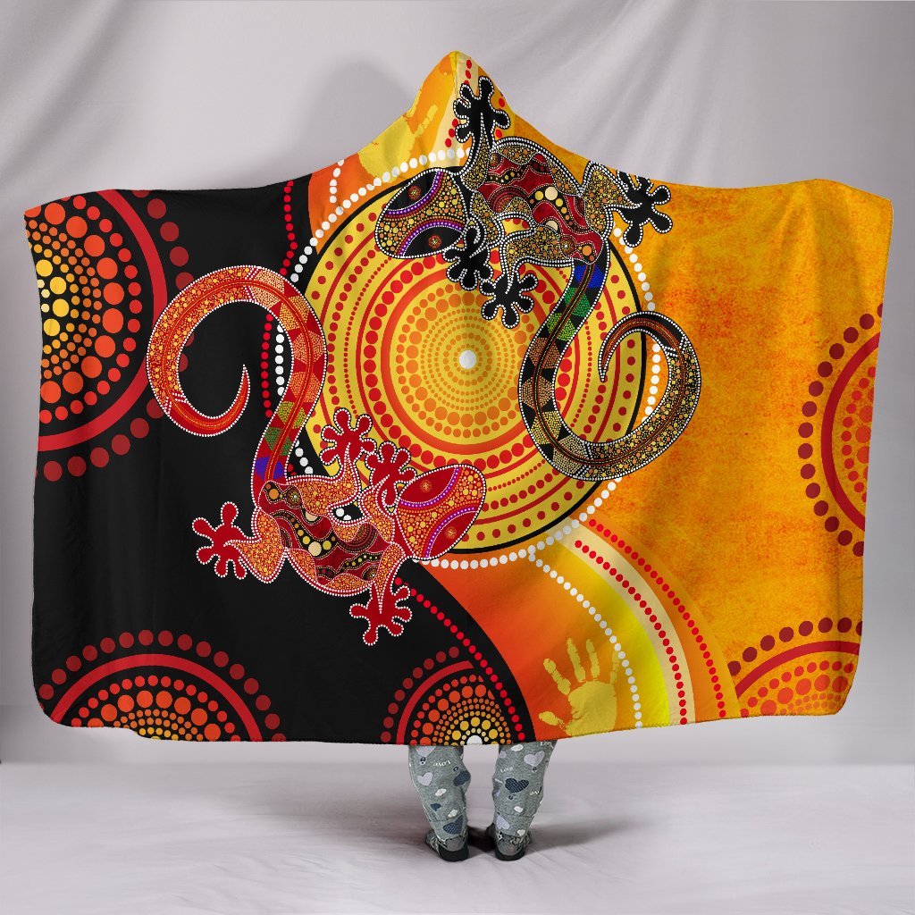 aboriginal-hooded-blanket-couple-aboriginal-lizards