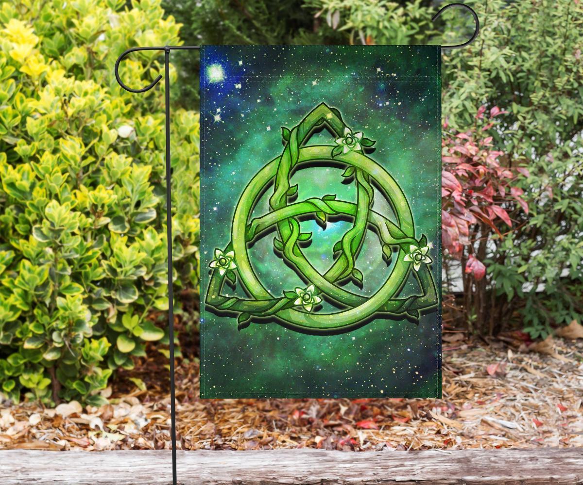 Celtic Flag - Green Triquetra - Vibe Hoodie Shop