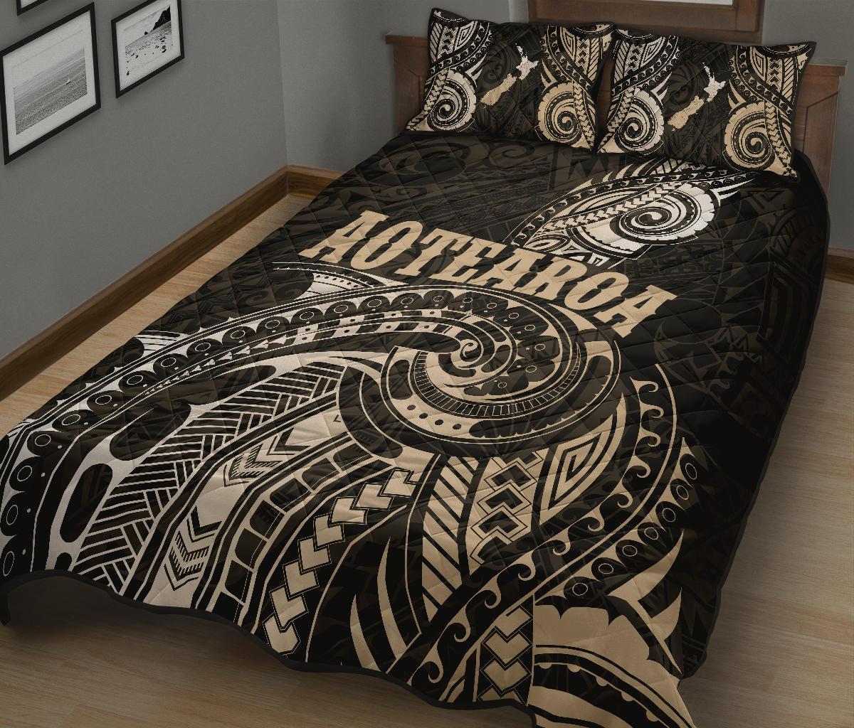 Maori Tattoo With Map New Zealand Quilt Bed Set - Vibe Hoodie Shop